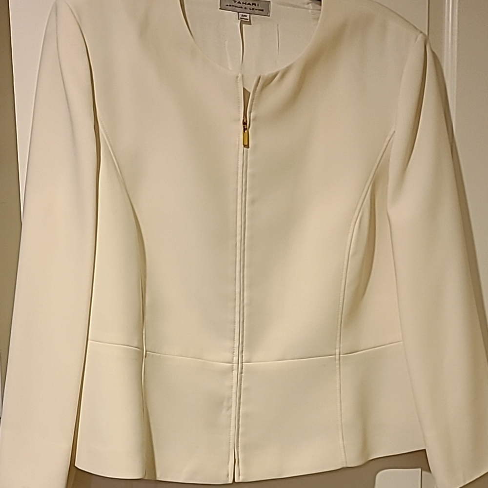 Tahari 2 PC Ivory Suit, Size 22W